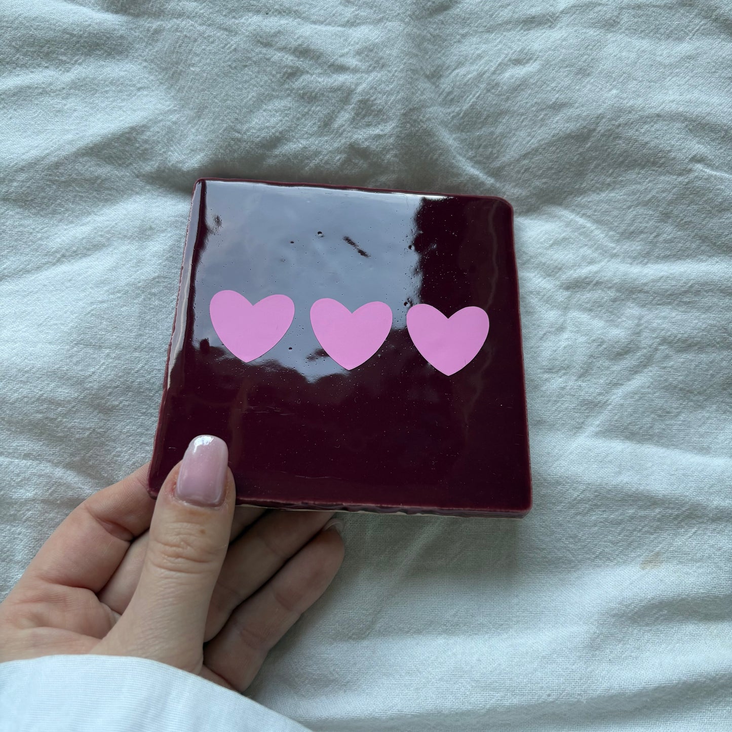 Tegeltje | Rood - hartjes