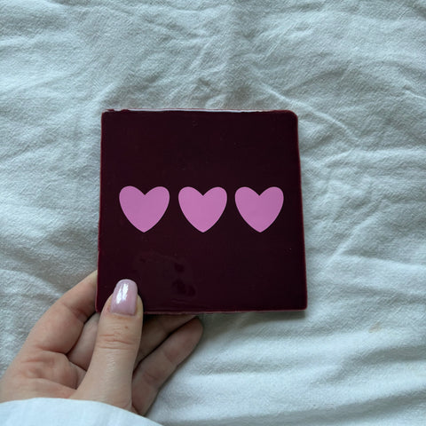 Tegeltje | Rood - hartjes